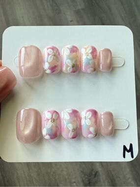 Pastel Floral Press-On Nails — Pink & White